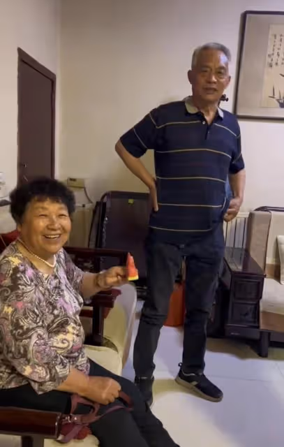 李立群攜老婆回河南祭祖!激動到聲音哽咽睡不著,一家十口如複製