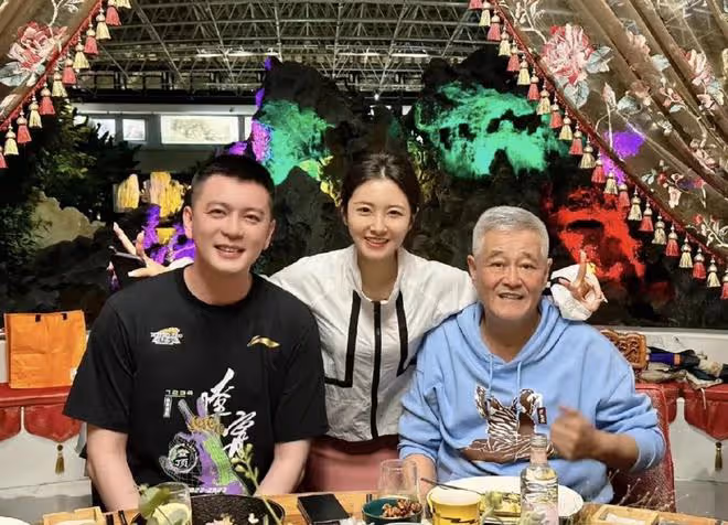 65歲趙本山宴請遼寧男籃主帥楊鳴,穿四百元潮牌衛衣,疑未請姚明