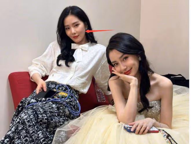 劉詩詩baby出席晚宴,劉詩詩溫婉大方氣質出眾,同框狀態不輸baby