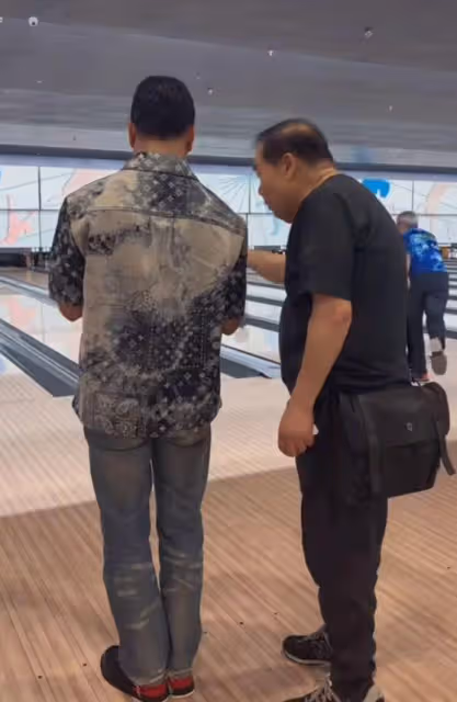 「肥貓」鄭則仕罕見露面,教張智霖呂良偉打保齡球,72歲狀態獲贊