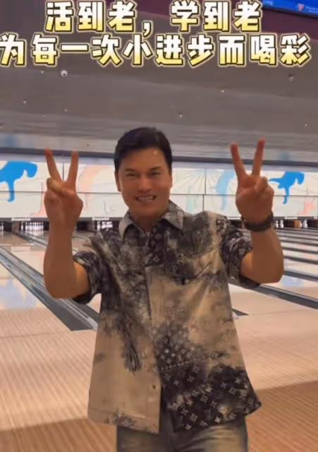 「肥貓」鄭則仕罕見露面,教張智霖呂良偉打保齡球,72歲狀態獲贊