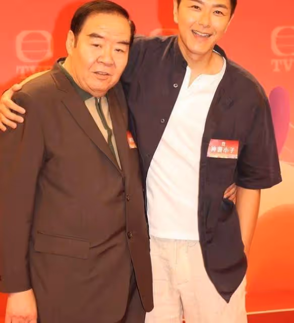 「肥貓」鄭則仕罕見露面,教張智霖呂良偉打保齡球,72歲狀態獲贊
