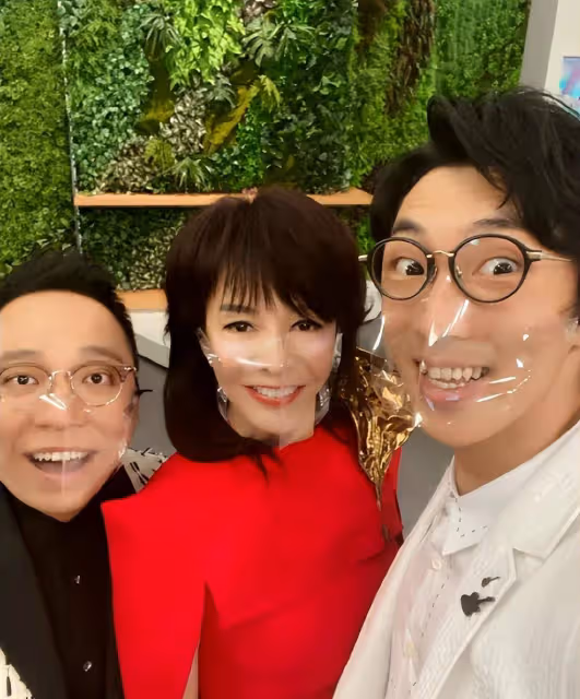 75歲汪明荃同框65歲鄭裕玲,一個自然老去優雅從容,一個臉太嚇人