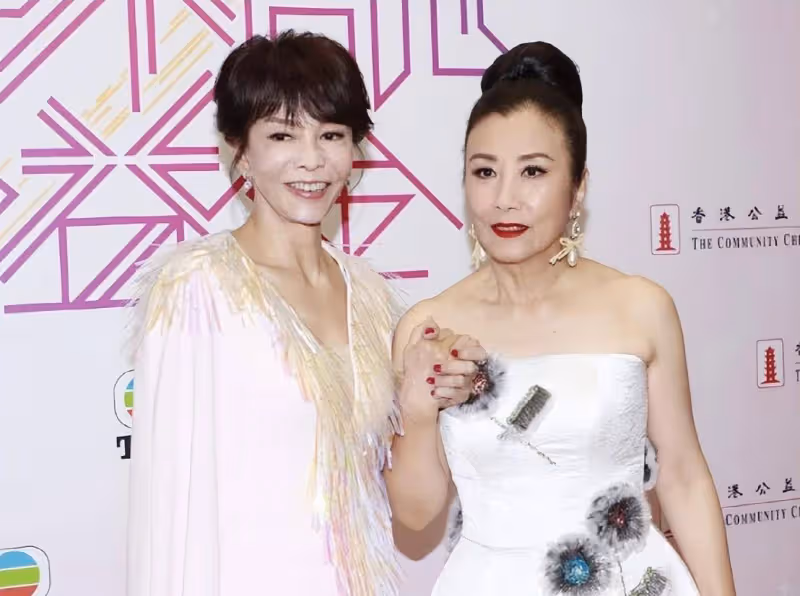 75歲汪明荃同框65歲鄭裕玲,一個自然老去優雅從容,一個臉太嚇人