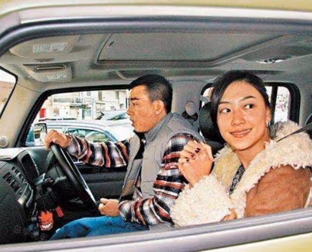 陳小春為什麼11年都不肯換車,車牌照曝光後,是我我也不換