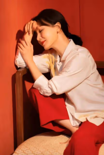 女人過了50歲,別扮嫩也別顯老!瞧瞧陳數這樣打扮,優雅又氣質