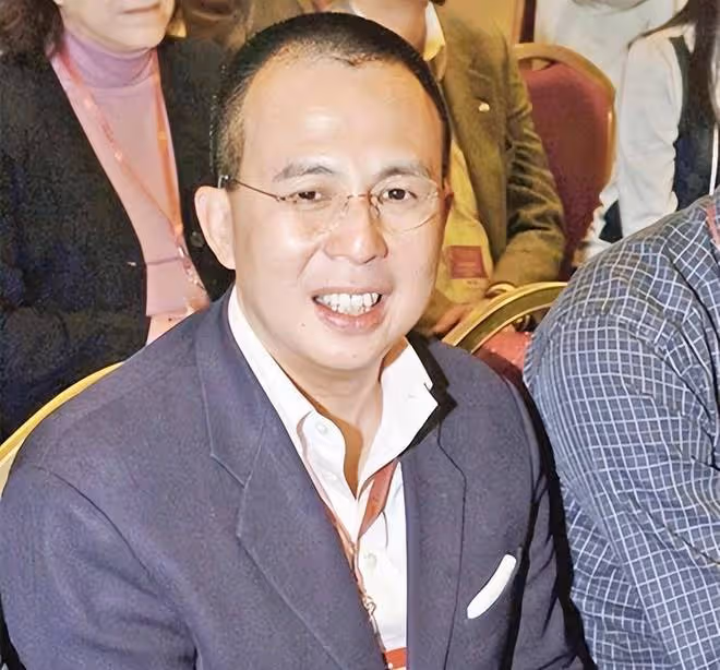 梁洛施雙胞胎兒子真名被曝光,和哥哥「李長治」頗有關聯!