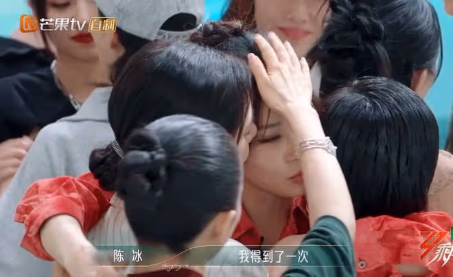 4位姐姐被淘汰，眾人不舍落淚，徐懷鈺卻反應冷漠，裝都懶得裝？