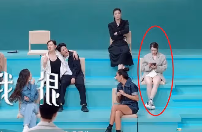4位姐姐被淘汰,眾人不舍落淚,徐懷鈺卻反應冷漠,裝都懶得裝?