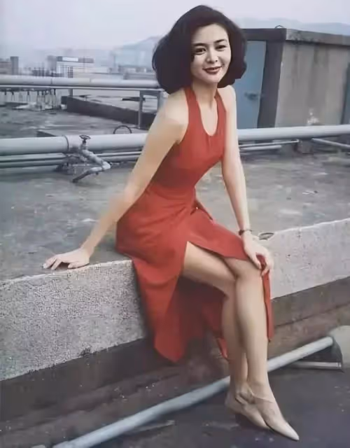 60歲香港知名女星近況曝光保養得宜，與20多歲小鮮肉約會不懼閒言