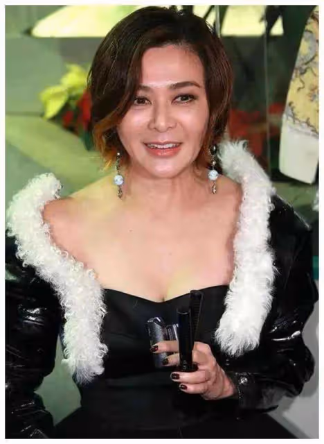 60歲香港知名女星近況曝光保養得宜,與20多歲小鮮肉約會不懼閒言