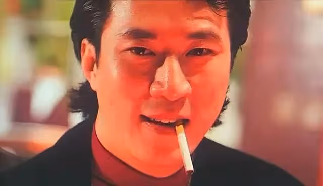 香港知名男星突然宣布復出,與後輩拍床戲,被大讚有紳士風度