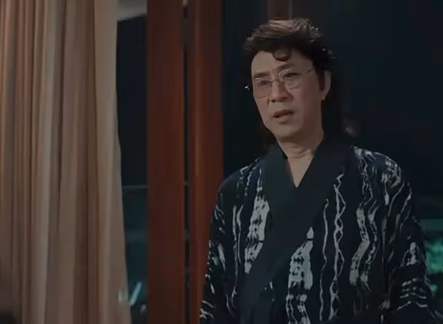 香港知名男星突然宣布復出,與後輩拍床戲,被大讚有紳士風度