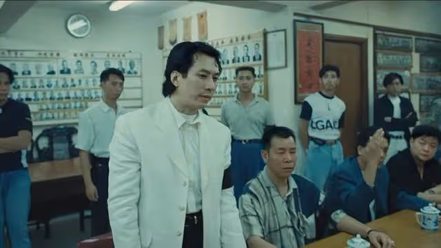 香港知名男星突然宣布復出,與後輩拍床戲,被大讚有紳士風度
