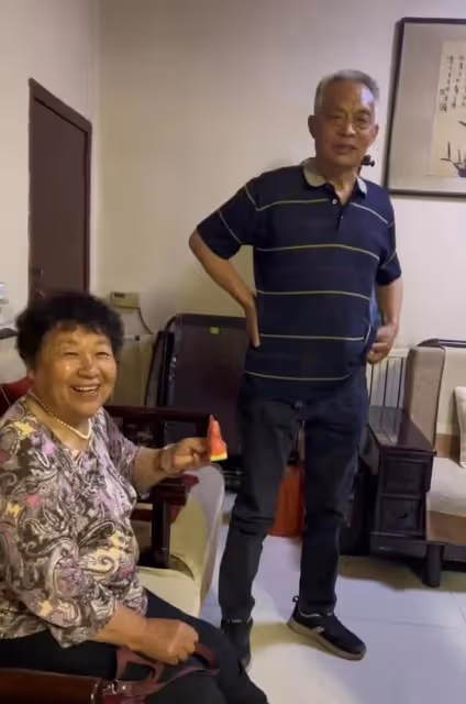 演員李立群回到河南祭祖,同父異母哥哥已經去世,妻兒卻沒有露面