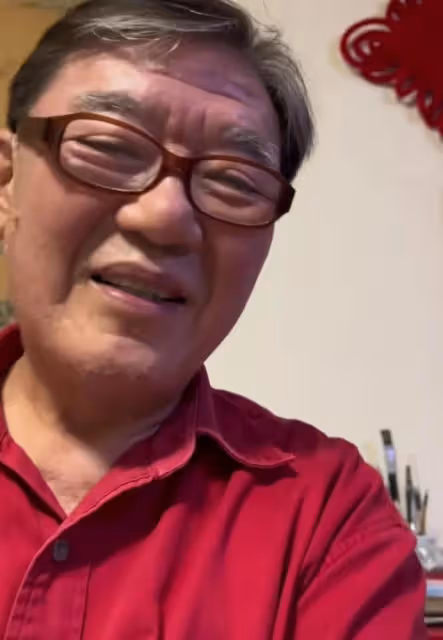 李立群回河南老家探親,滿臉熱淚和哥哥合影,感謝家人的理解支持