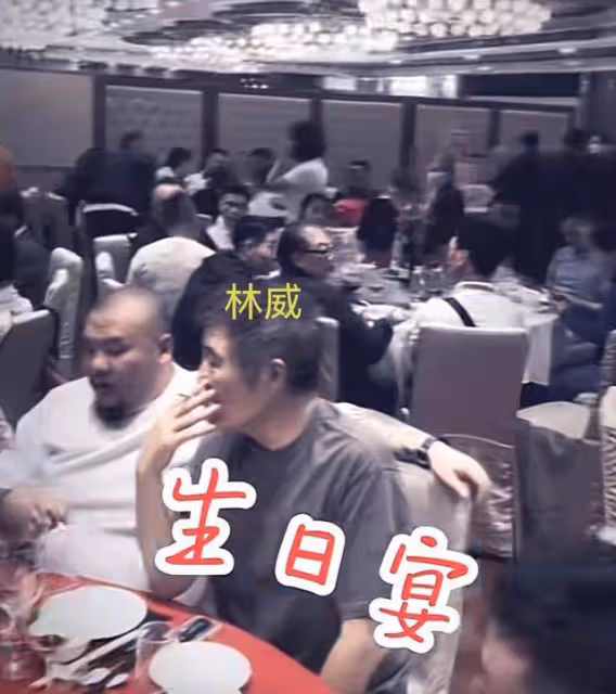 港星林威當村幹部,穿拖鞋挨家通知開會,不把自己當大佬接地氣