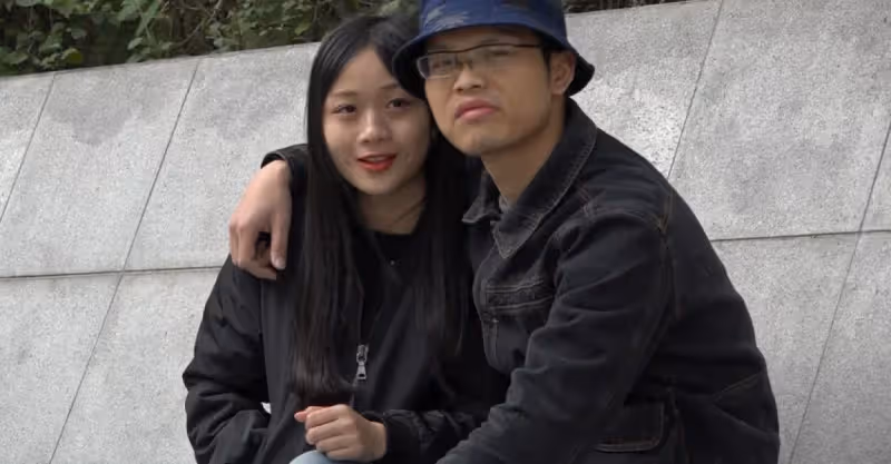 「我爸媽在這，你來幹嗎」女婿攔門不讓進，岳母：來收房子
