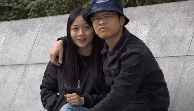 「我爸媽在這,你來幹嗎」女婿攔門不讓進,岳母:來收房子