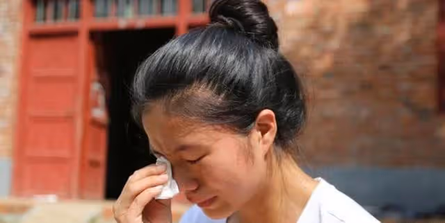 「我爸媽在這，你來幹嗎」女婿攔門不讓進，岳母：來收房子