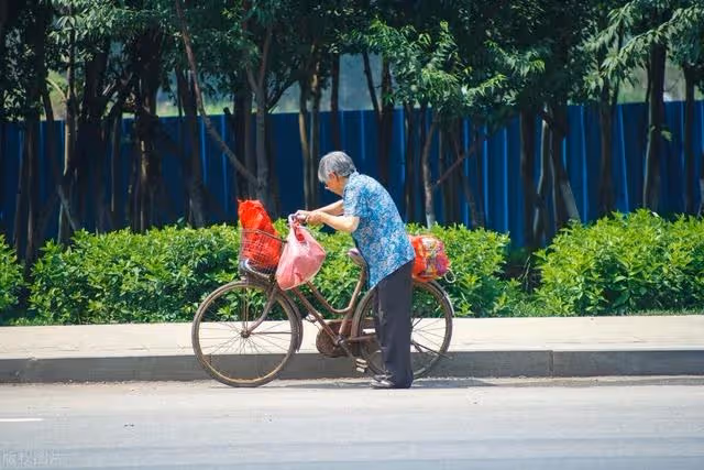 岳母發聲:去女兒家養老一個月補貼6千,女婿:我媽在養老院3年了