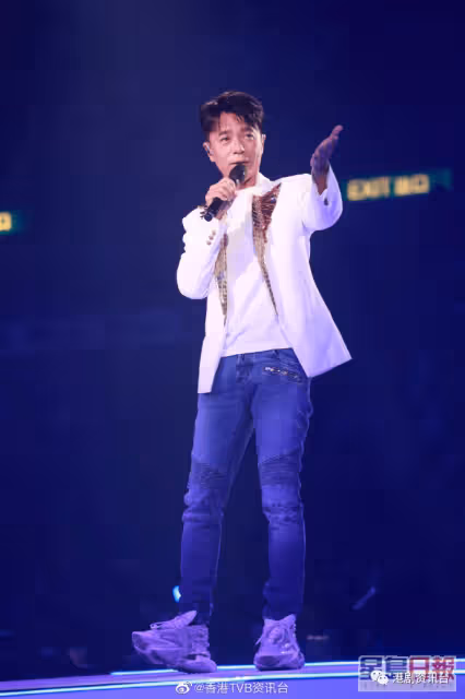 ​李克勤演唱會丨炎明熹挑戰成熟透視長腿 暴風成長高過「聲夢奶爸」