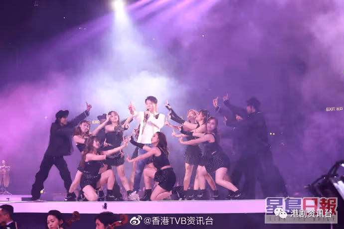 ​李克勤演唱會丨炎明熹挑戰成熟透視長腿 暴風成長高過「聲夢奶爸」