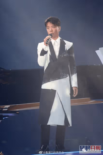 ​李克勤演唱會丨炎明熹挑戰成熟透視長腿 暴風成長高過「聲夢奶爸」
