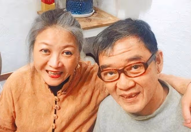 李立群回老家祭祖,妻子未同行被指立場有問題,專與有錢親戚聚會
