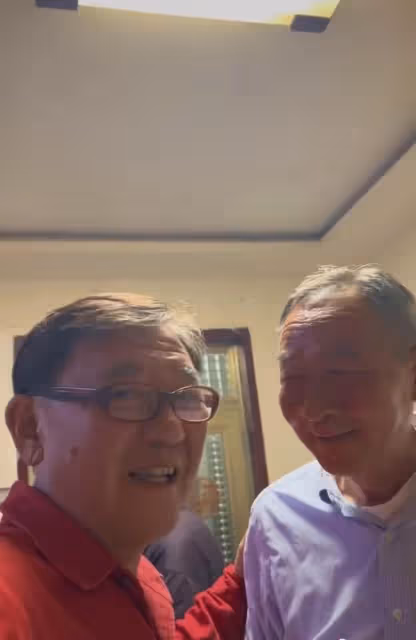 李立群回老家祭祖,妻子未同行被指立場有問題,專與有錢親戚聚會