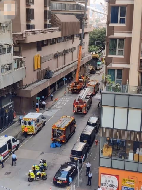 黃渤倪妮劇組突發意外!升降台從高空坍塌8人受傷,現場畫面曝光