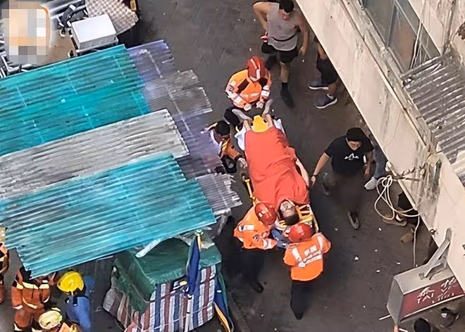 黃渤倪妮劇組突發意外!升降台從高空坍塌8人受傷,現場畫面曝光