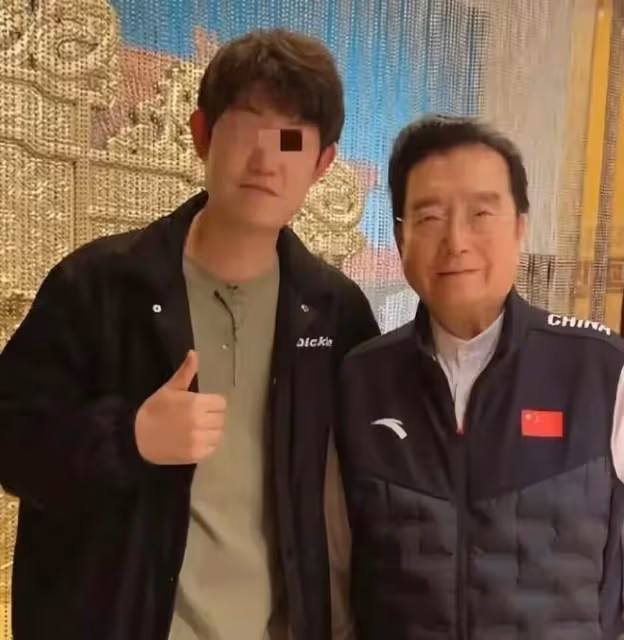 網曝李雙江一家三口罕見同框!李天一個子已超父母,夢鴿笑開花