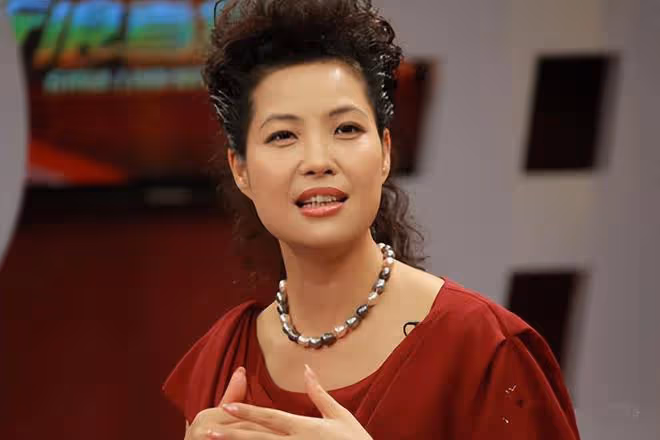 網曝李雙江一家三口罕見同框!李天一個子已超父母,夢鴿笑開花