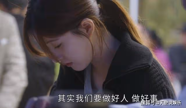 《後浪》調戲男性,拒穿裙子,用假小子定義孫頭頭,反成女性的悲哀