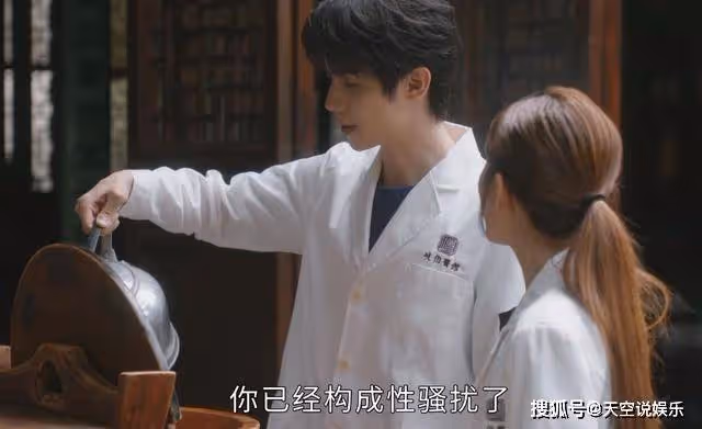《後浪》調戲男性,拒穿裙子,用假小子定義孫頭頭,反成女性的悲哀