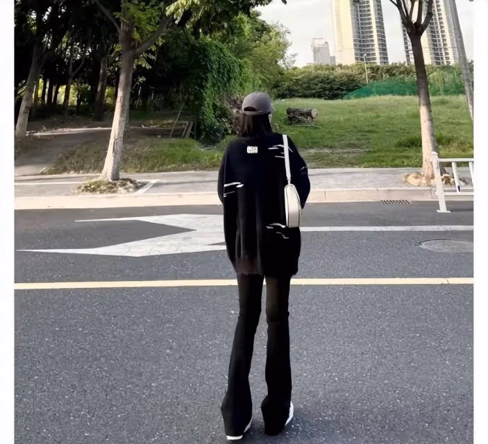 矮個子女生不試試「短外套+馬蹄褲」，都不知道能這麼顯高顯瘦！