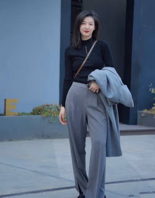建議有肚子的女人,儘量少穿闊腿褲和無痕褲,其實這些更顯瘦