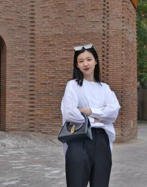 建議有肚子的女人,儘量少穿闊腿褲和無痕褲,其實這些更顯瘦