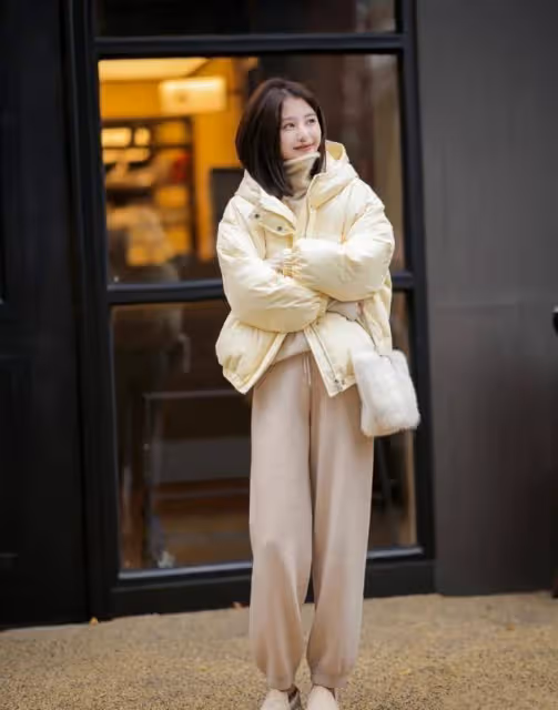 建議有肚子的女人,儘量少穿闊腿褲和無痕褲,其實這些更顯瘦