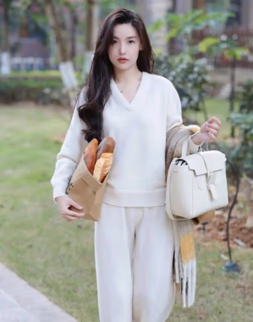 建議有肚子的女人,儘量少穿闊腿褲和無痕褲,其實這些更顯瘦