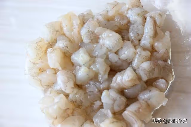 適合懶人的水晶包子，不用和面，拌一拌輕鬆一捏，10分鐘就出鍋