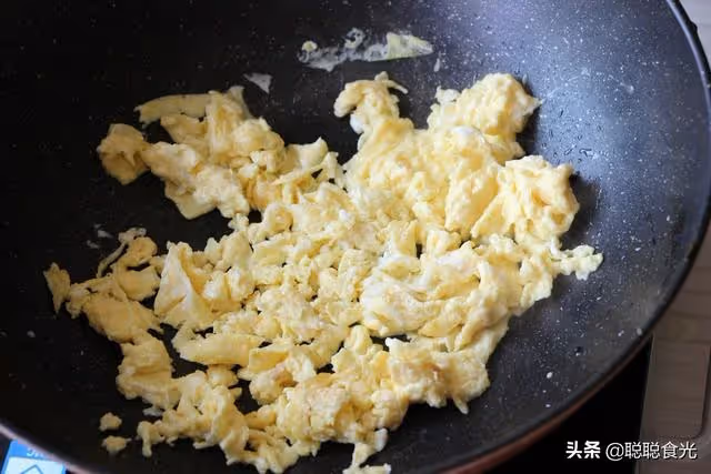 適合懶人的水晶包子，不用和面，拌一拌輕鬆一捏，10分鐘就出鍋