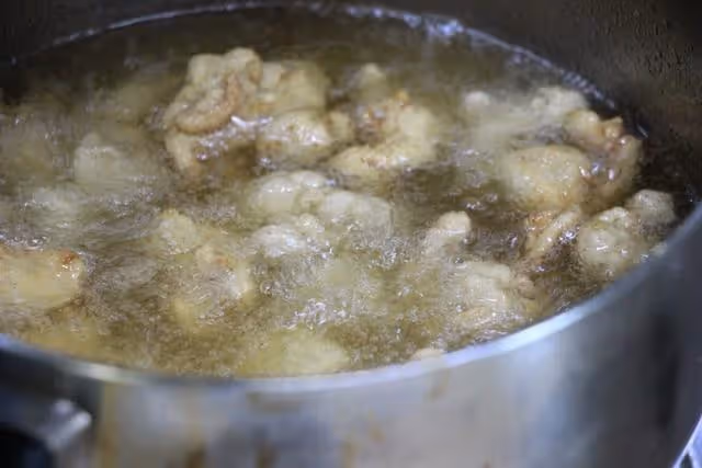 不用麵包糠，就能炸出跟肯德基一樣口味的雞米花，豬肉漲價也不怕
