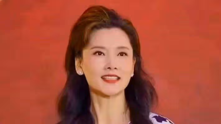 何賽飛怒批行業亂象，為基層演員發聲，其演影視劇也依然熱愛戲曲