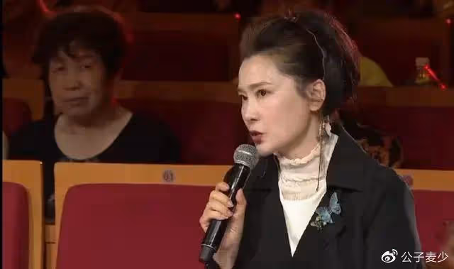 何賽飛怒批行業現狀,字字戳心,丁克十年意外懷孕,被婆婆寵成寶