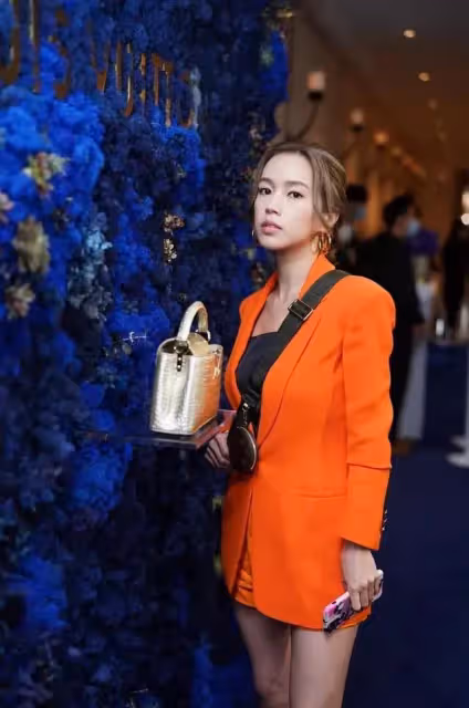 TVB混血兒小花聽網友意見,為變漂亮矯正牙齒,入行多年發展平平