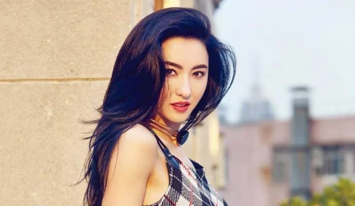 張柏芝主動提起三胎生父，忍不住崩潰落淚，怪不得不願公開