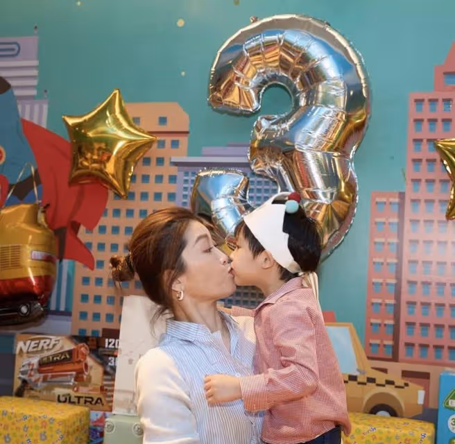 周麗淇結婚5年首曬正面全家福！與傅程鵬為3歲兒子慶生無懼爭議