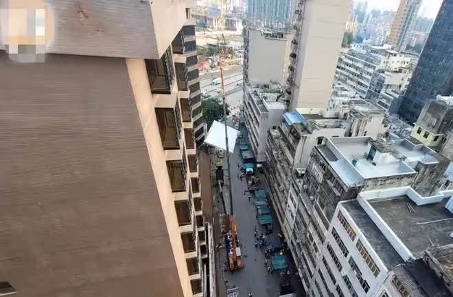 突發!黃渤倪妮劇組8人高空跌落重傷,現場出現血跡一人陷入昏迷